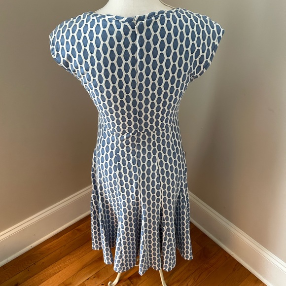 Just Taylor Womans Blue White Print Cap Sleeve Fit & Flare Stretch Dress Sz 6 - Picture 4 of 7